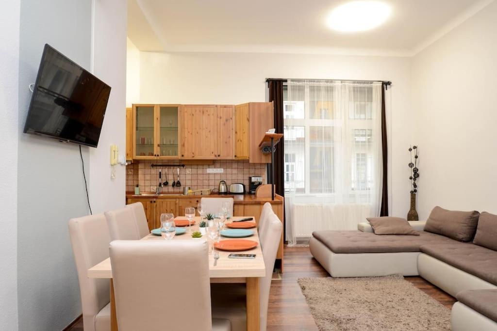 Famous Kiraly Street At Large 3Br 10Ppl @ Central Budapest Bagian luar foto