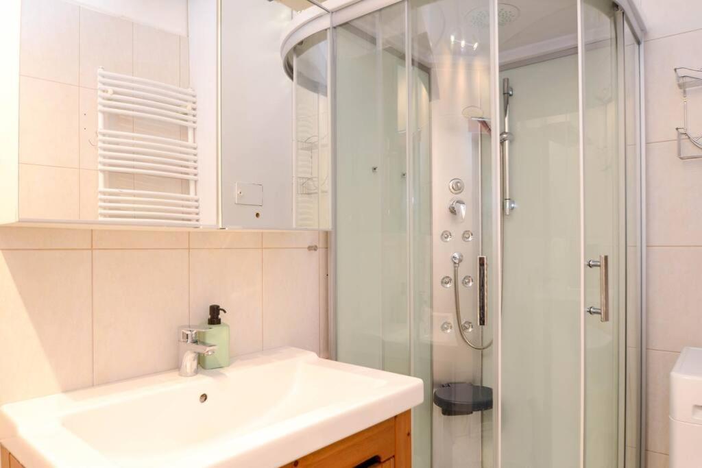 Famous Kiraly Street At Large 3Br 10Ppl @ Central Budapest Bagian luar foto