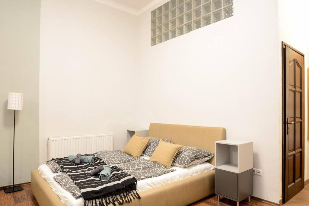 Famous Kiraly Street At Large 3Br 10Ppl @ Central Budapest Bagian luar foto