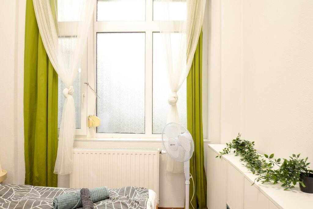Famous Kiraly Street At Large 3Br 10Ppl @ Central Budapest Bagian luar foto