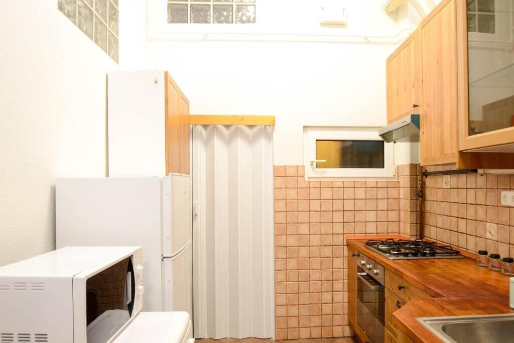 Famous Kiraly Street At Large 3Br 10Ppl @ Central Budapest Bagian luar foto