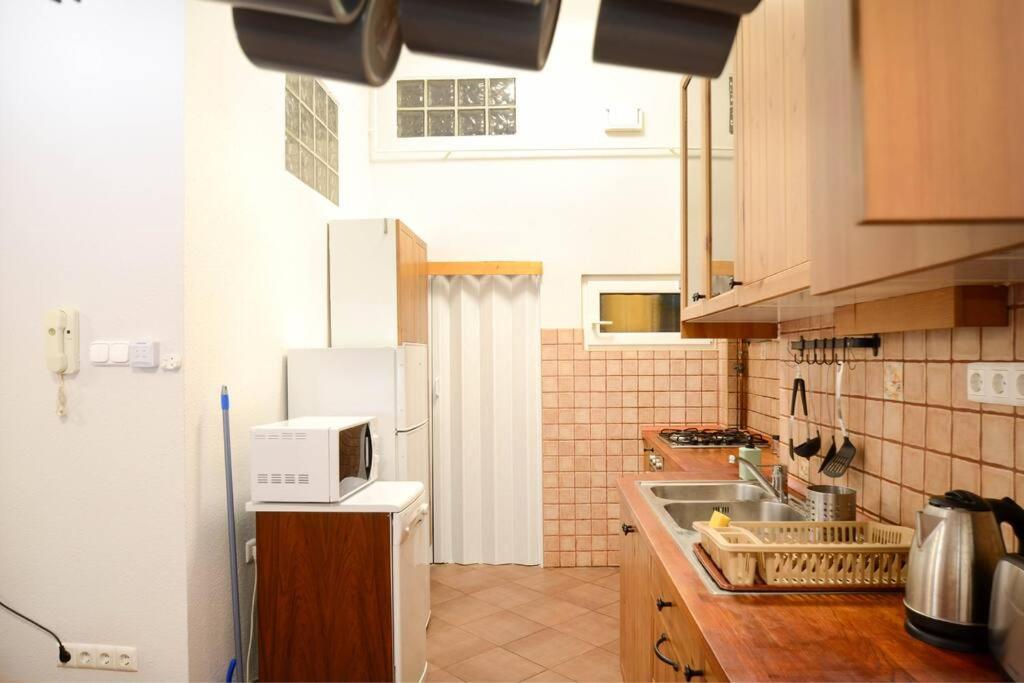 Famous Kiraly Street At Large 3Br 10Ppl @ Central Budapest Bagian luar foto