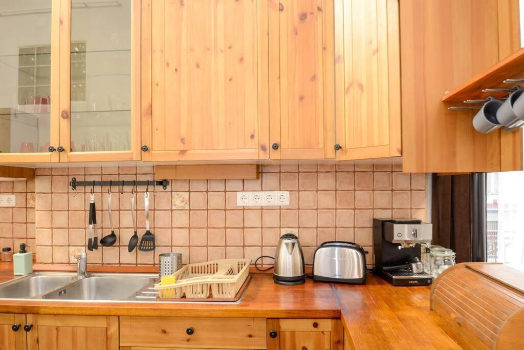 Famous Kiraly Street At Large 3Br 10Ppl @ Central Budapest Bagian luar foto